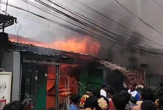 Kebakaran di Makassar tewaskan nenek dan cucu. (Dok. Istimewa)